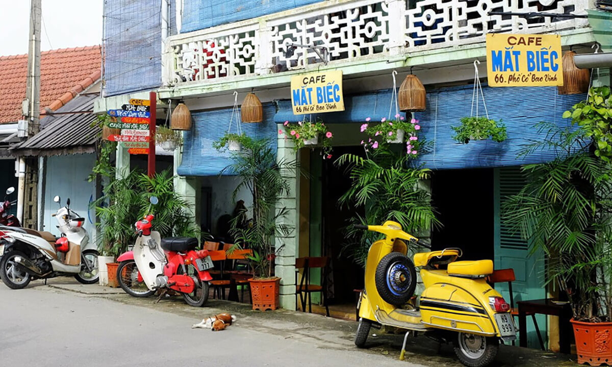 Tiệm café “Mắt biếc”